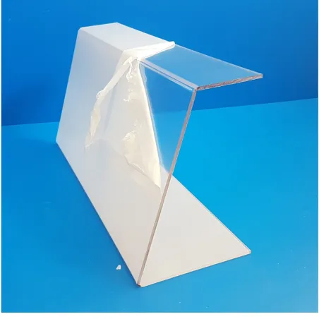 Protecteur survitrine plexi - base 200 x Ht 300 x retour 100 mm